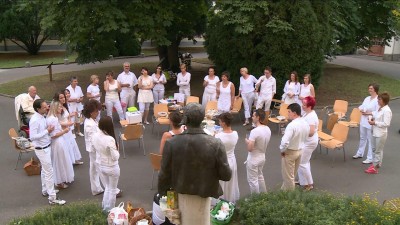 Újra titkos helyszínen a Vacsora fehérben